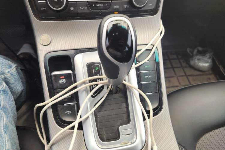 Used Geely Auto Emgrand GL 2018 1.8L DCT Elite Smart Connectivity Version Gear Lever