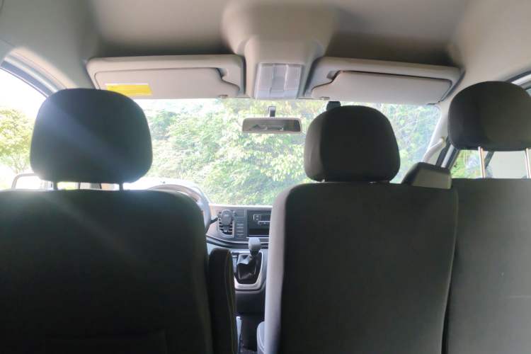 Used SAIC MAXUS Xintu V80 2025 PRO Aoyuntong 2.0T AMT Short Wheelbase Mid-Height 5/6-Seater
