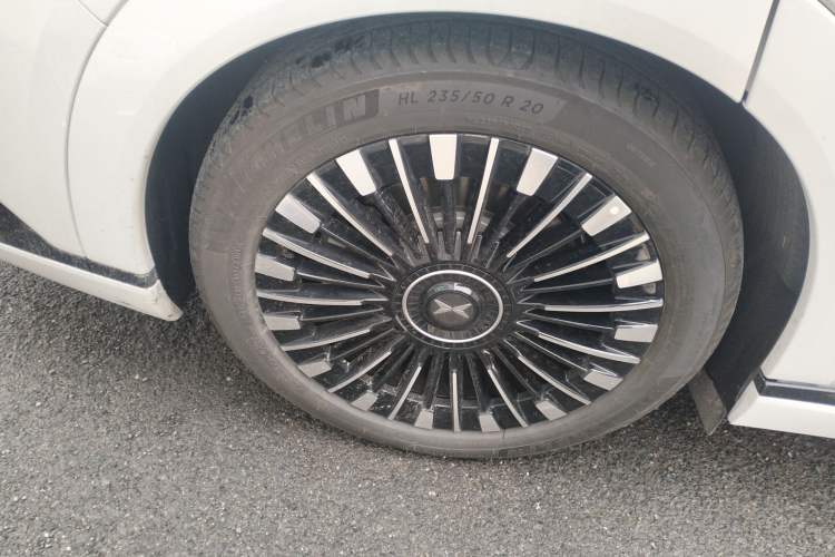 Used XPeng X9 2025 740 Ultra-Long Range Max
