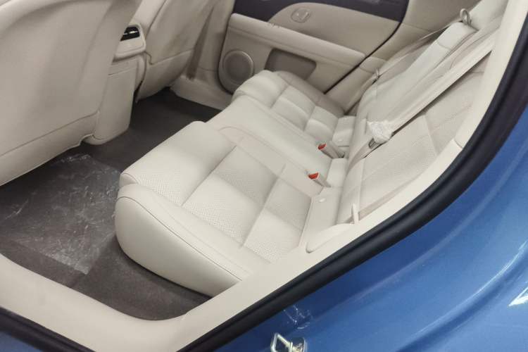 Used IM LS6 2026 Model Range-Extending 66 Max Left Rear Seat