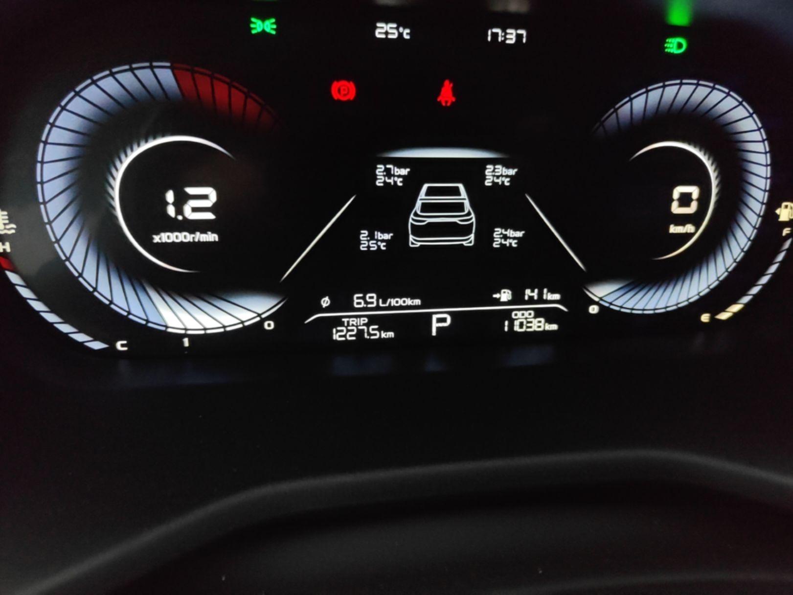 Geely Auto Emgrand 2025 4th Generation 1.5L CVT Longteng Edition — снимка 14
