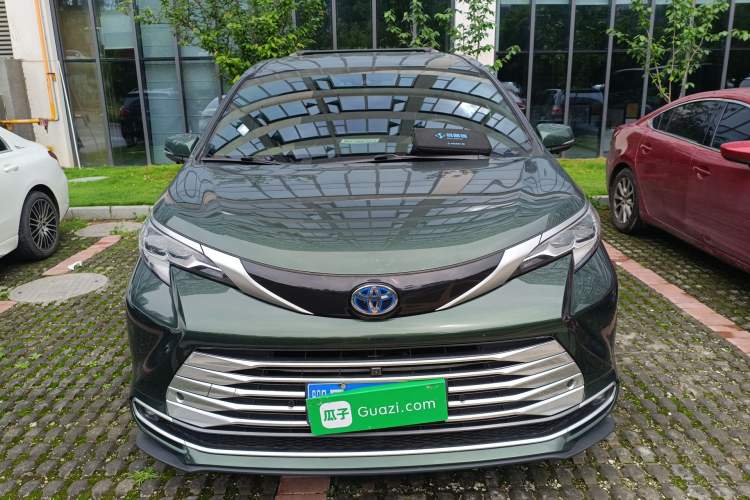 Used Toyota SIENNA 2021 2.5L Hybrid Platinum Edition Front