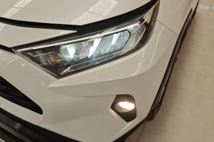 Used Toyota RAV4 2020 2.0L CVT Two-Wheel Drive Fashion Edition