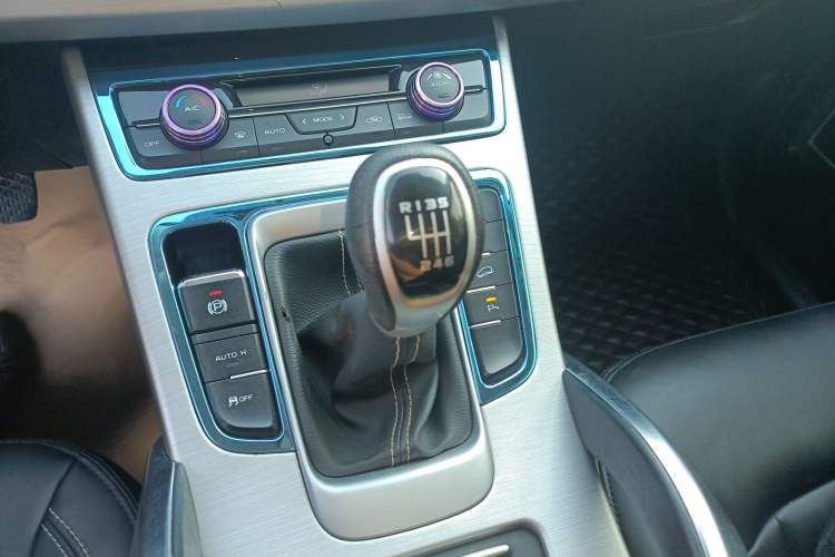 Used Geely Auto Emgrand X7 Sport 2016 2.0L Manual ZhiShang Version Gear Lever