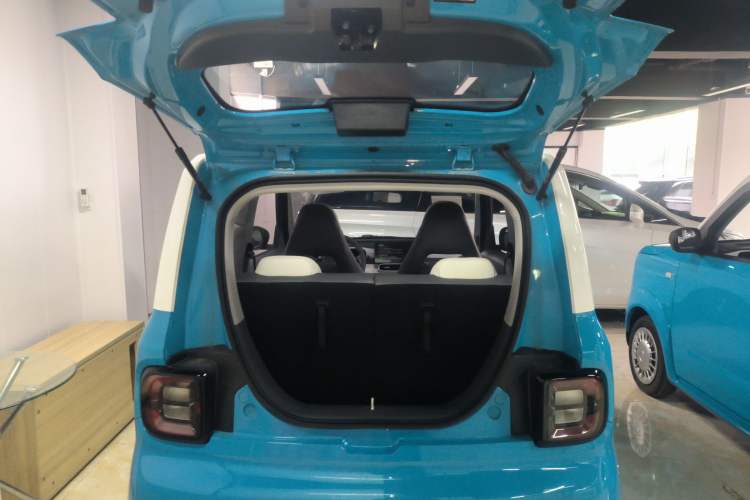 Used Livan Blue Balloon 2025 Model Dynamic Version Trunk