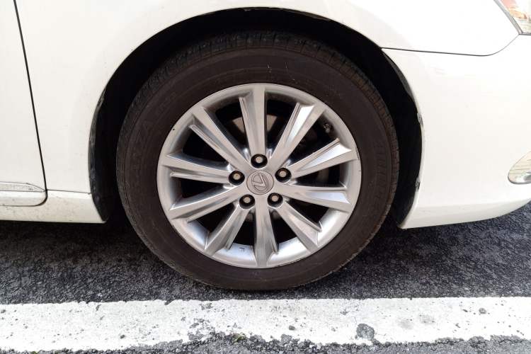 Used Lexus ES 2010 240 Luxury Edition Right Front Wheel Hub