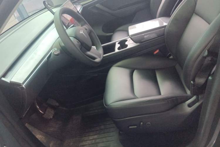 Used Tesla Model Y 2024 Long-Range All-Wheel-Drive Version Left Front Seat