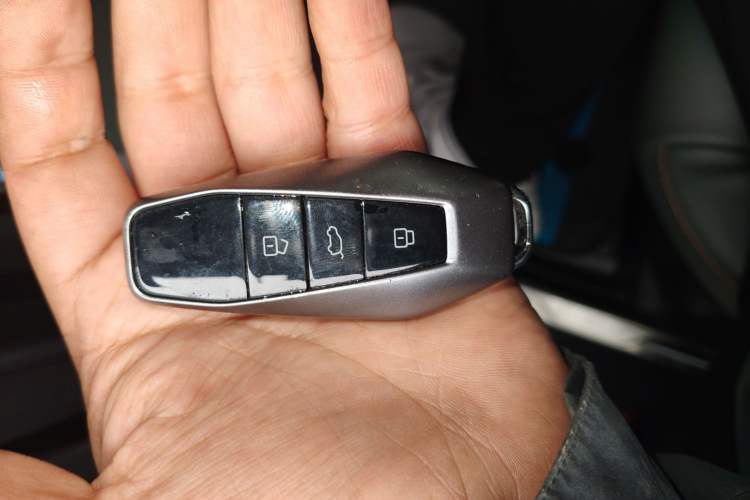 Used iCAR 03 2024 501km Two-Wheel Drive Long-Range Yuechao Edition Vehicle Key