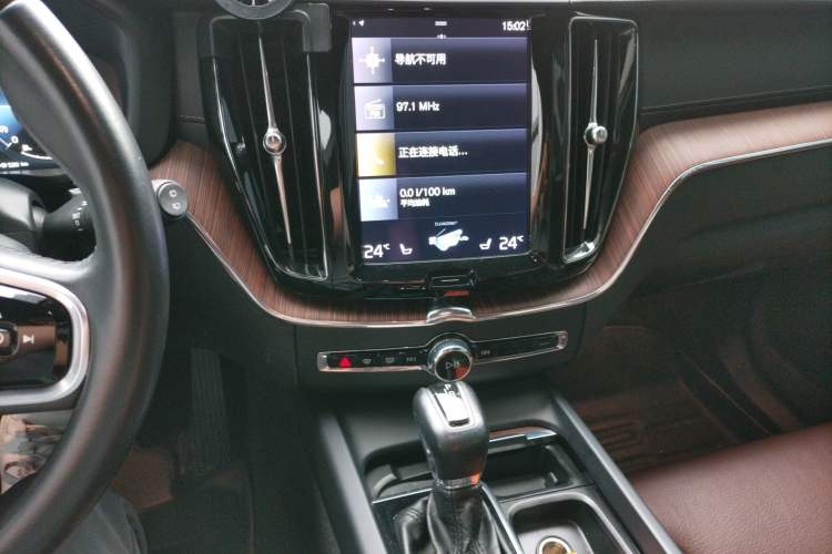 Used Volvo XC60 2021 T5 4x4 Smart Luxury Edition Audio And AC Panel