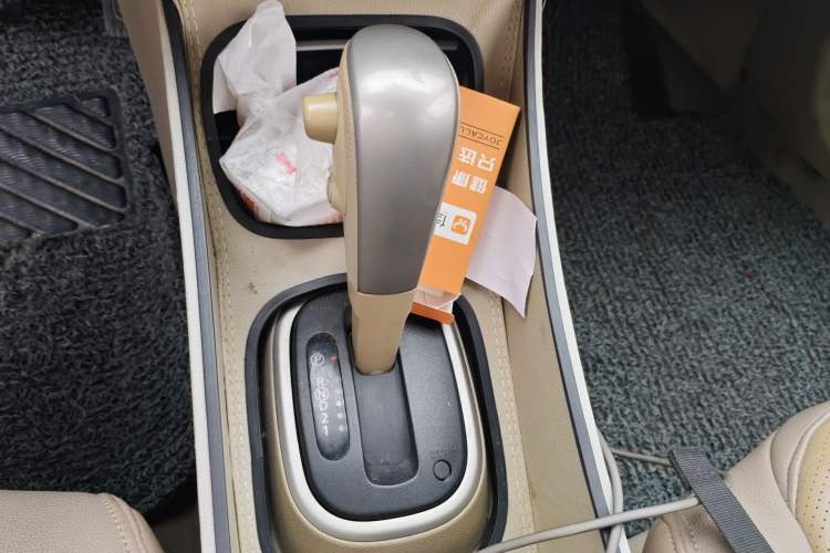 Used Nissan Sylphy 2016 Classic 1.6XE Automatic Leading Edition Gear Lever