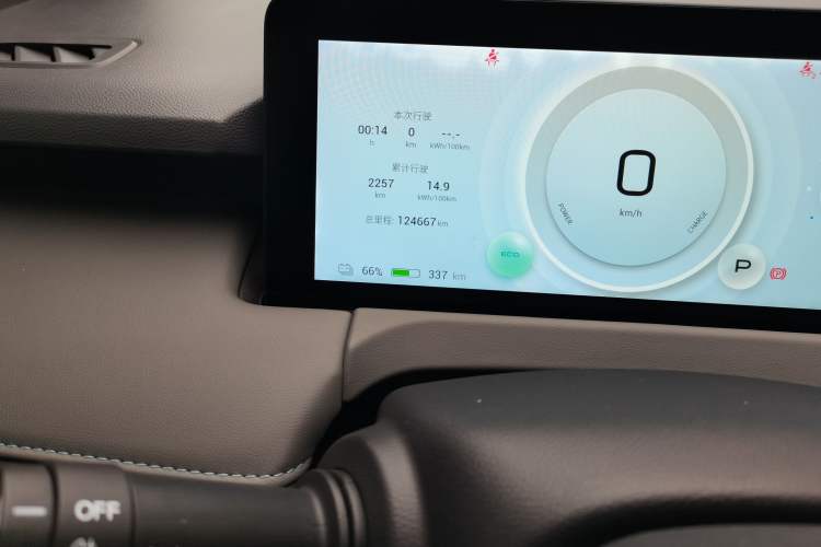 Used Hycan Z03 2022 510 km Range Trendy Cool Version 135 kW 64.23 kWh Odometer Close Up