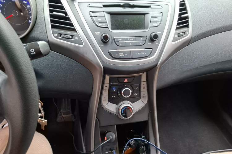 Used Hyundai Elantra (5th Generation / Langdong) 2016 1.6L Automatic Smart Version