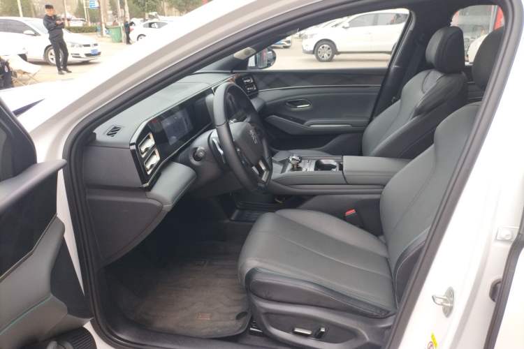 Used BYD Qin L 2025 DM-i Smart Drive 120KM Superior Model Left Front Seat