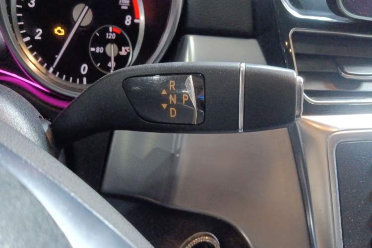 Used Mercedes-Benz M-Class 2014 ML 320 4MATIC Gear Lever