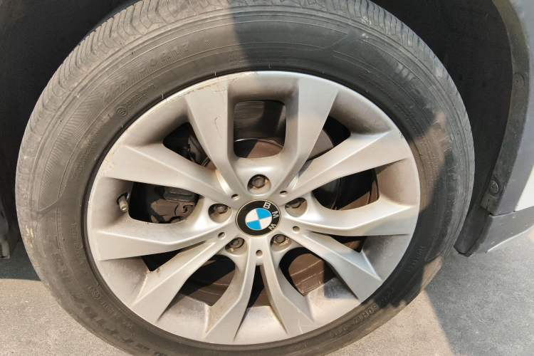 Used BMW X1 2014 sDrive18i Fashion Model Right Front Wheel Hub