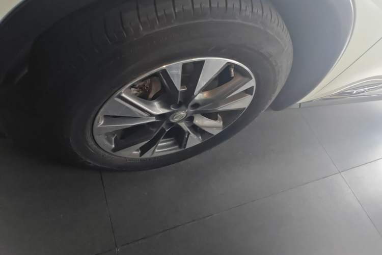 Used Nissan Murano 2021 2.5L XL Two-Wheel Drive Smart Connect Luxury Edition Left Front Wheel Hub