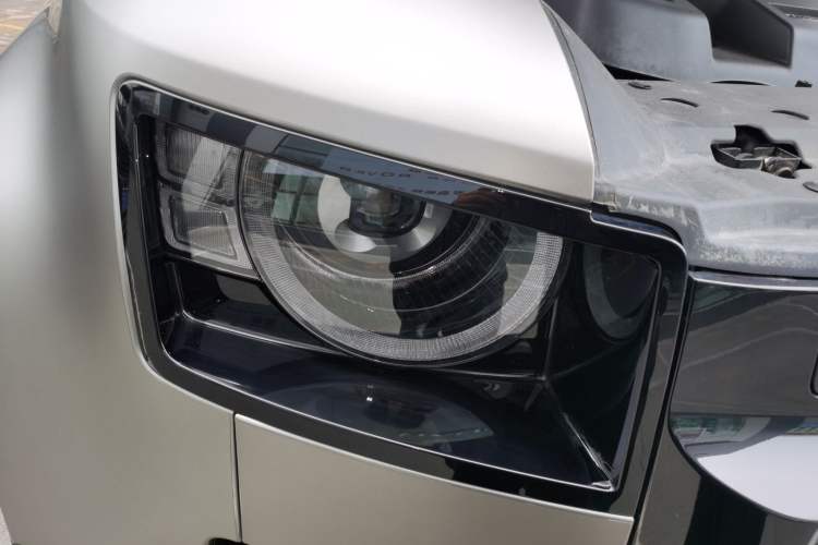 Used Land Rover Defender 2025 110 3.0T P400 X Right Front Headlight