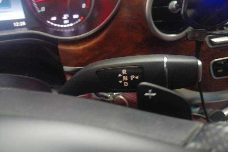 Used Mercedes-Benz V-Class 2018 V 260 L Prestige Extended Version China VI Gear Lever