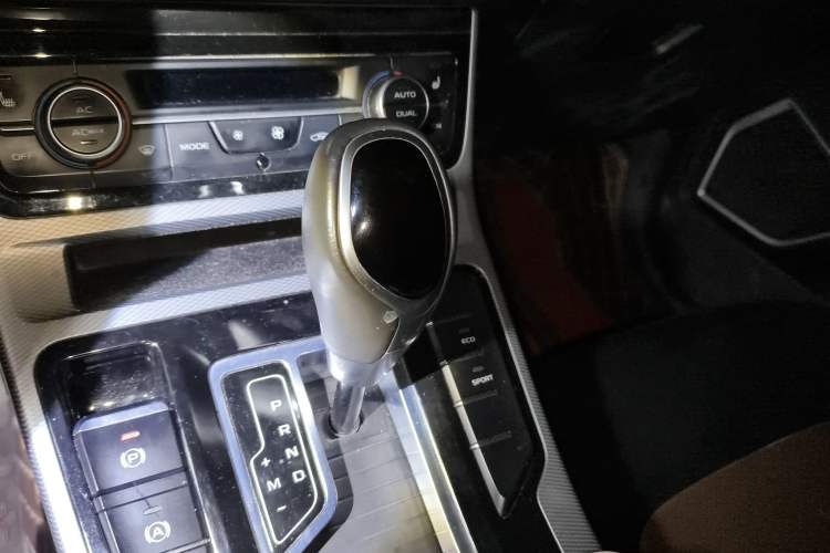 Used Geely Auto Emgrand GL 2019 1.4T CVT Prestige Smart Edition Gear Lever