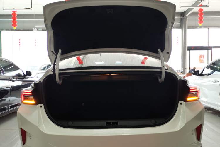 Used Dongfeng Aeolus Yixuan MAX 2021 1.5T Super-Powered Dad Edition Trunk