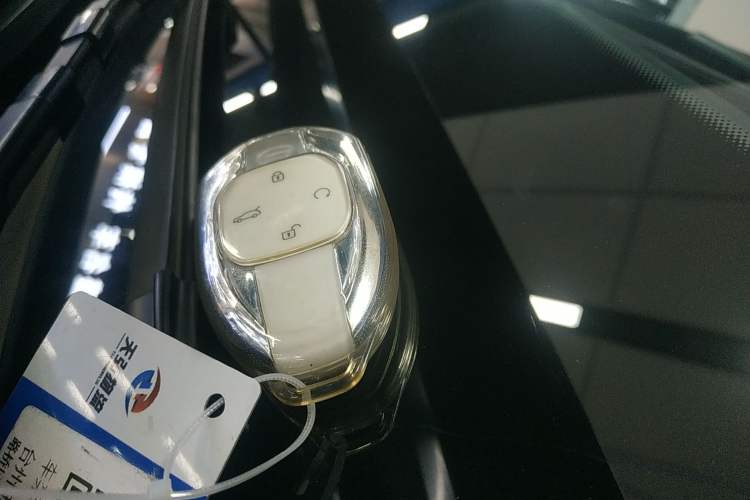 Used GAC Trumpchi ES9 2024 PHEV with 143 km Max Vehicle Key