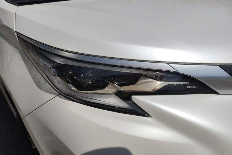 Used Toyota Granvia 2024 2.5L Hybrid Prestige PLUS Four-Wheel Drive Version Right Front Headlight