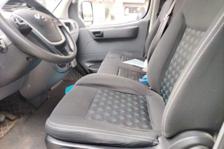 Used SAIC MAXUS Xintu V80 2019 2.5T Classic AMT Aoyuntong Short Wheelbase Mid-Roof 5/6-Seater
