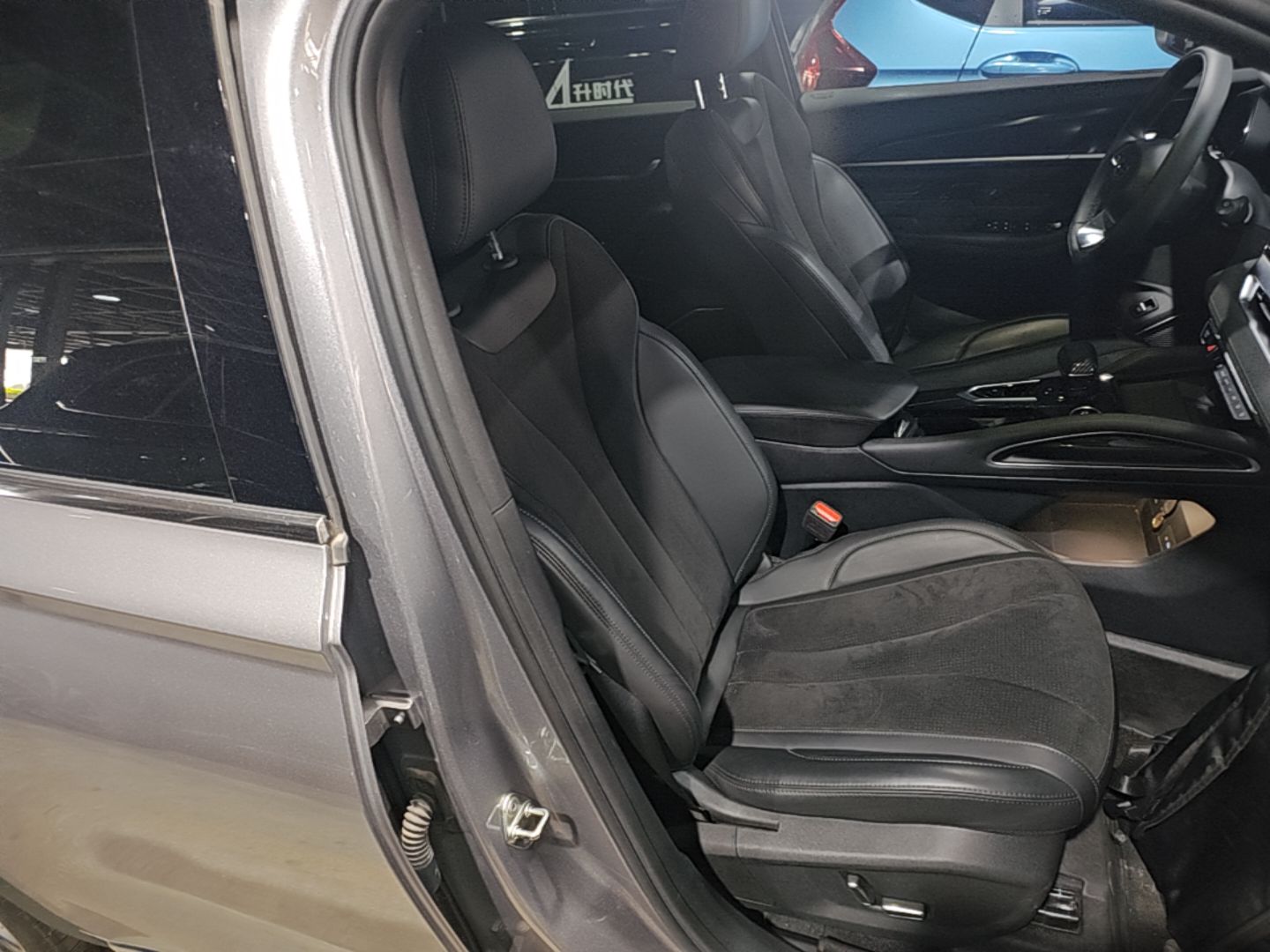 Geely Auto Monjaro L 2024 2.0TD High-Power Automatic Two-Wheel Drive Skyline Edition — снимка 19