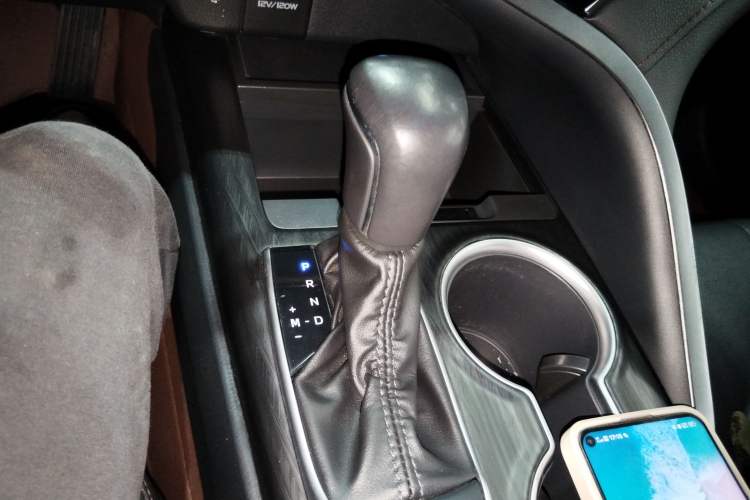 Used Toyota Camry 2023 2.0G Luxury Edition Gear Lever