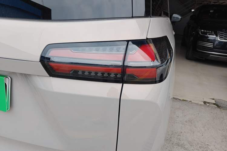 Used Wuling Starlight 730 2025 Model Plug-in Hybrid 125km Luxury Edition