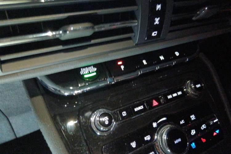 Used Lincoln Corsair 2021 2.0T Two-Wheel-Drive Luxury Edition Gear Lever