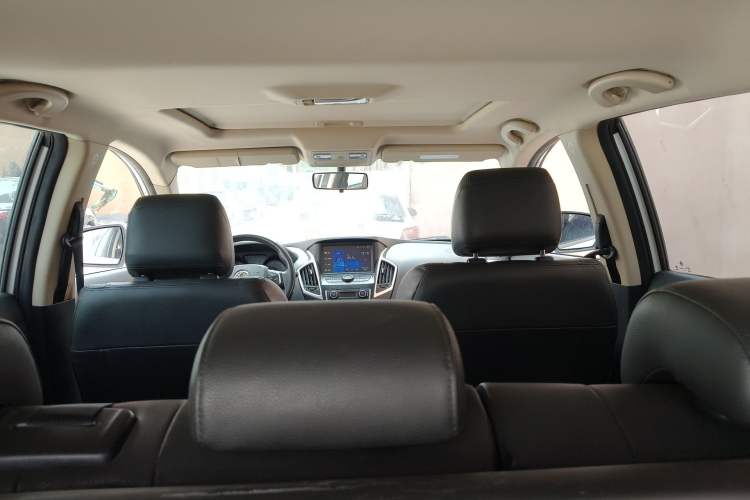 Used Dongfeng Aeolus AX7 2015 2.3L Automatic ZhiZun Version
