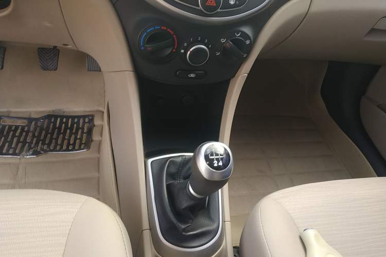 Used Hyundai Verna (older generation) 2014 1.4L Manual Smart GLS Trim