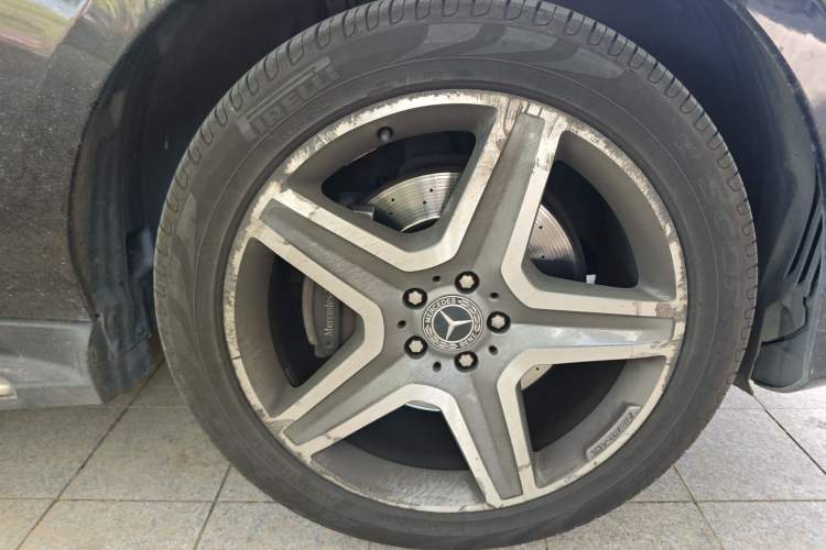 Used Mercedes-Benz GLE 2018 GLE 400 4MATIC Exclusive Edition Right Front Wheel Hub