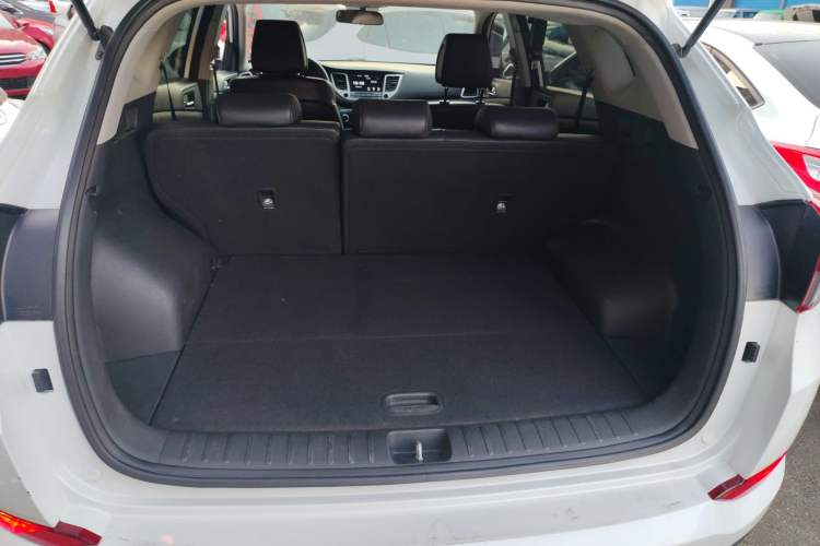 Used Hyundai Tucson 2015 1.6T Dual-Clutch Two-Wheel-Drive Smart Model Trunk