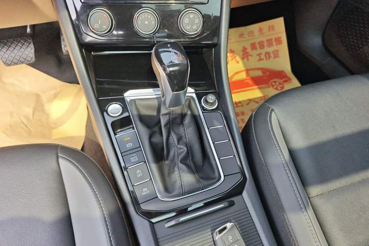 Used Volkswagen Sagitar 2021 280TSI DSG Excellence Edition Gear Lever