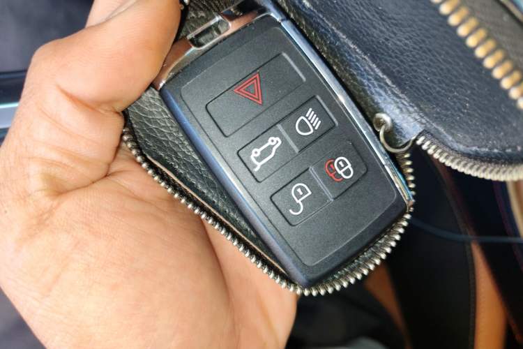 Used Land Rover Range Sport 2021 3.0 L6 YAO Black Edition Vehicle Key