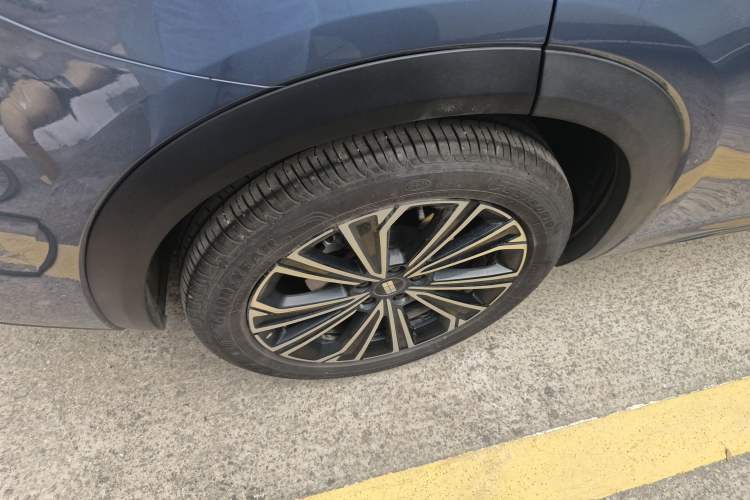 Used Geely Galaxy Galaxy Xingjian 7 EM-i 2025 120km Flagship Edition
