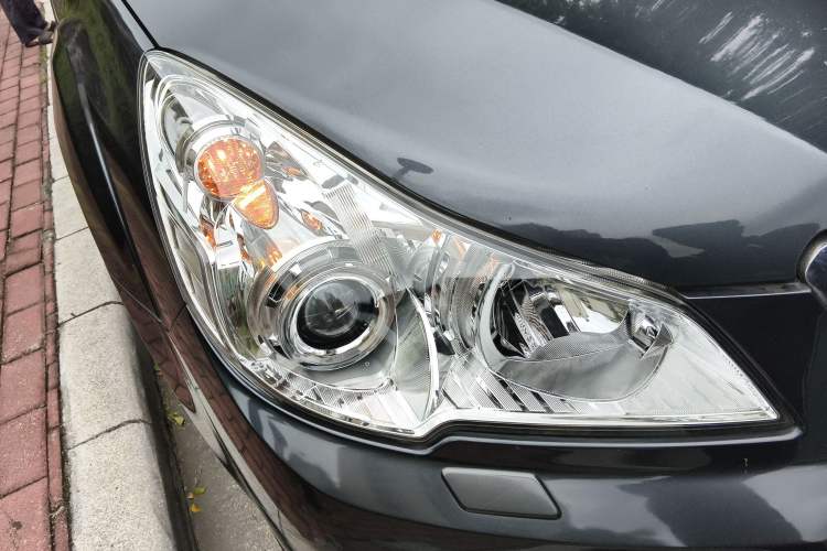Used Subaru Outback 2010 2.5i Luxury Edition Right Front Headlight