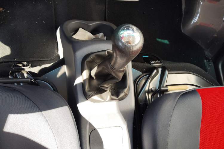 Used Jinbei Hiace X30 2023 1.5L Wealthy-Style Passenger Van 5/6/7-Seater Non-Air-Conditioned Version SWC15M
