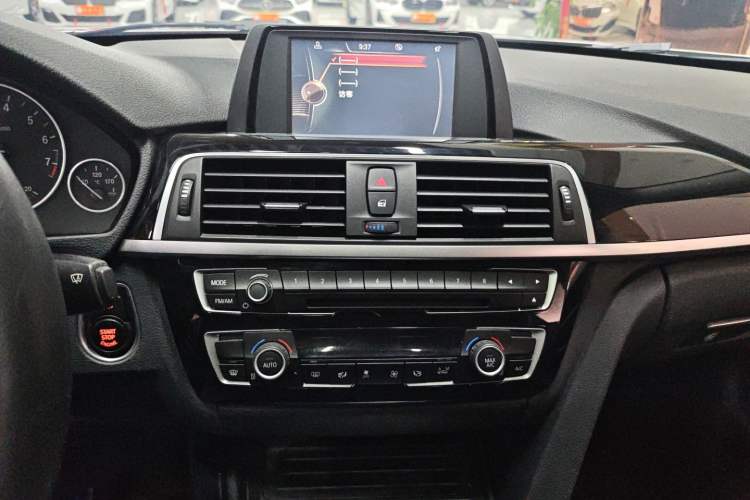 Used BMW 3 Series 2016 320Li Ambition Model
