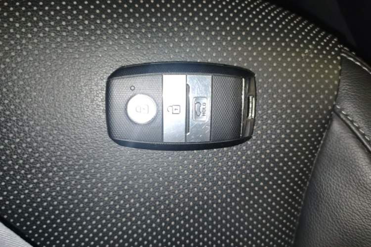 Used Kia Sorento 2016 Sorento L 2.4L Gasoline 4WD Custom Edition 7 Seats Emission Standard China V
