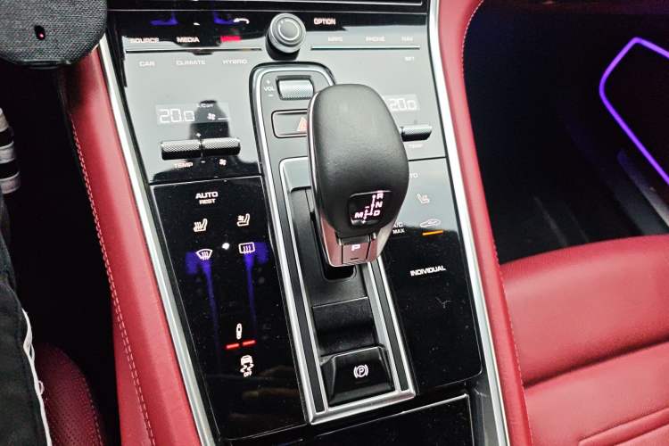 Used Porsche Panamera 2017 Panamera 4 E-Hybrid Executive Long Wheelbase 2.9T Gear Lever