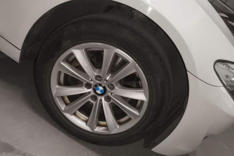 Used BMW 5 Series 2013 525Li Leading Model Right Front Wheel Hub