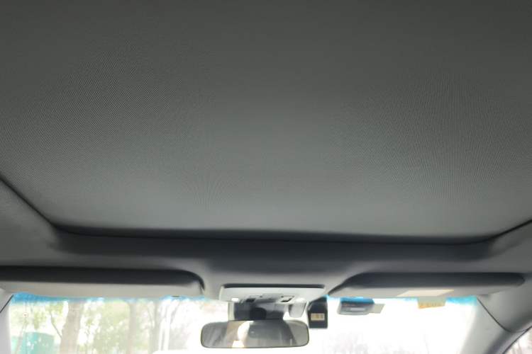 Used Toyota Avalon 2019 Dual-Engine 2.5L XLE Prestige Version China VI Standard Headliner