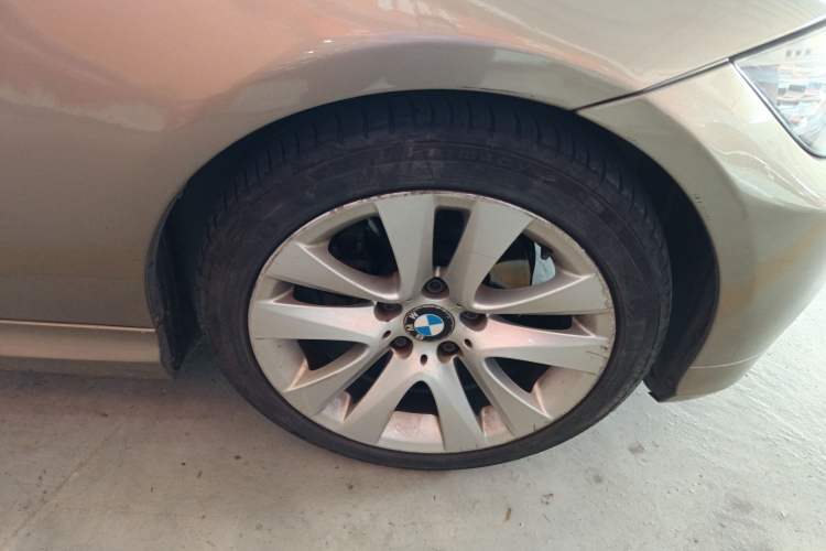 Used BMW 3 Series  Right Front Wheel Hub