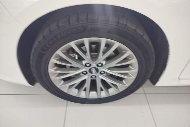 Used Bestune B70 2022 Third Generation 1.5T Automatic Enjoyment Version Left Front Wheel Hub