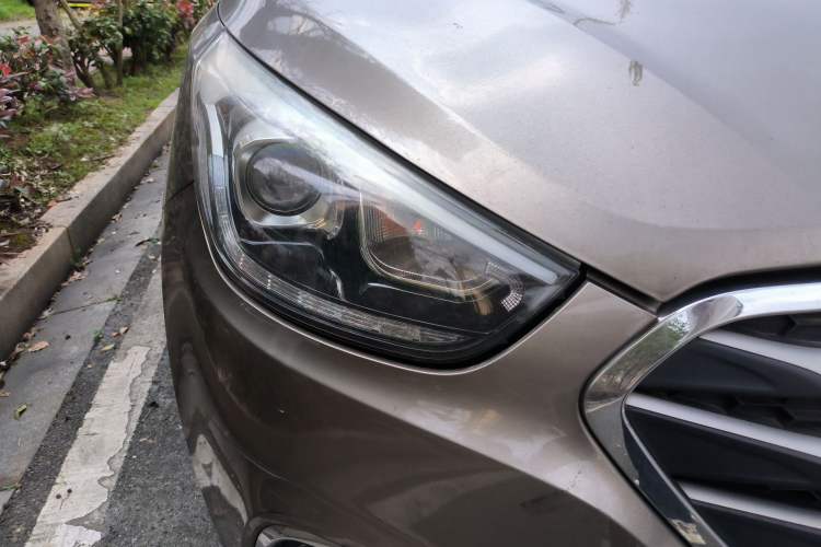 Used Hyundai ix35 2015 2.0L Manual Two-Wheel Drive Comfort Version China IV Standard Right Front Headlight