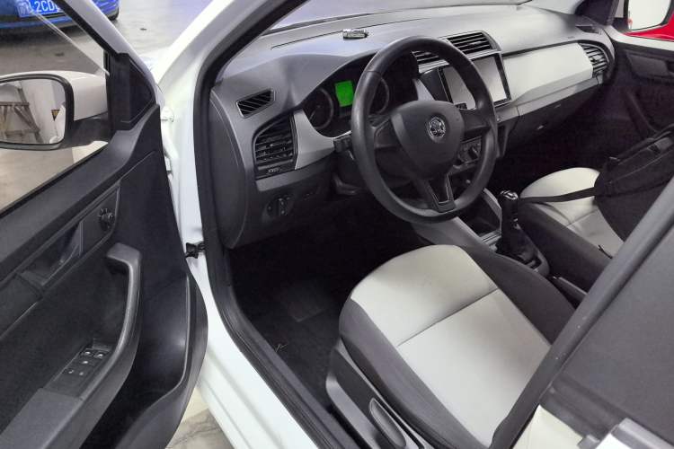 Used Skoda Fabia 2017 1.4L Automatic Car Enjoy Edition
