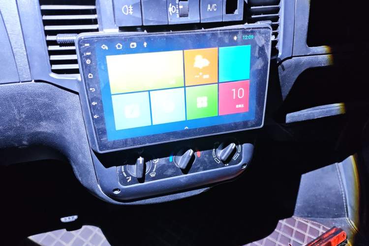 Used Wuling Zhiguang 2020 1.2L Van Utility Model China VI Emission Standard 2 Seats LSI Audio And AC Panel